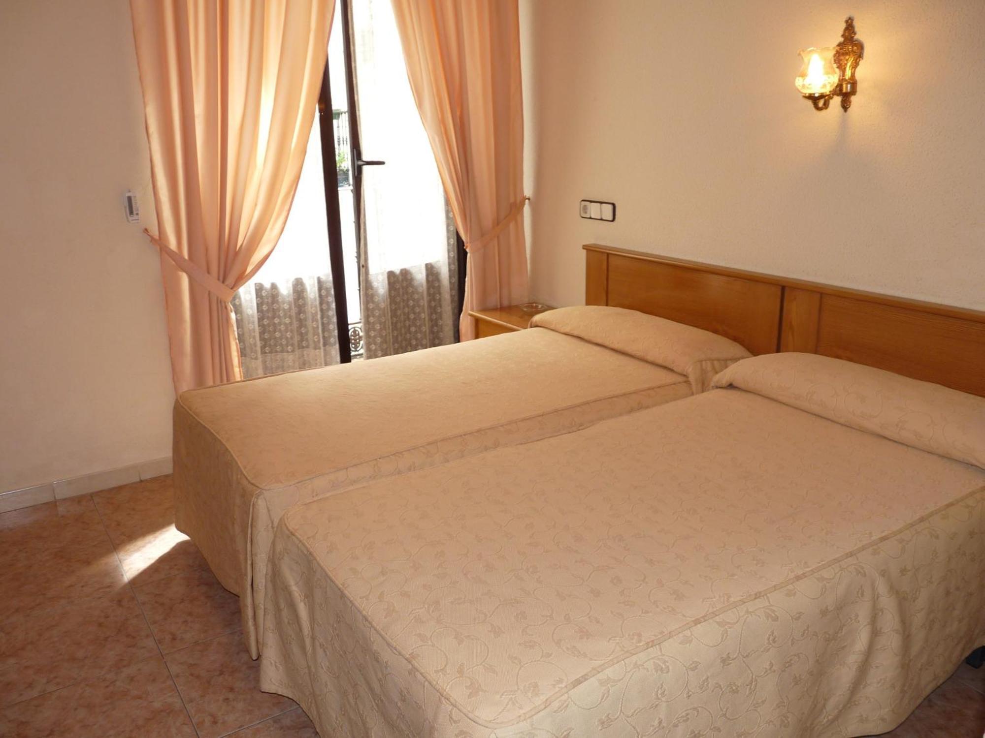Hostal Fernandez — Photos 1
